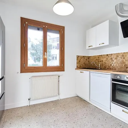 La Bohemienne, House, Hot Tub, Garden, Parking Feriehus Reims