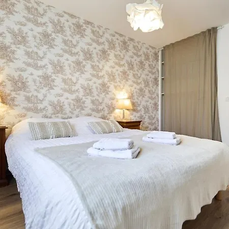 Feriehus La Bohemienne, House, Hot Tub, Garden, Parking *